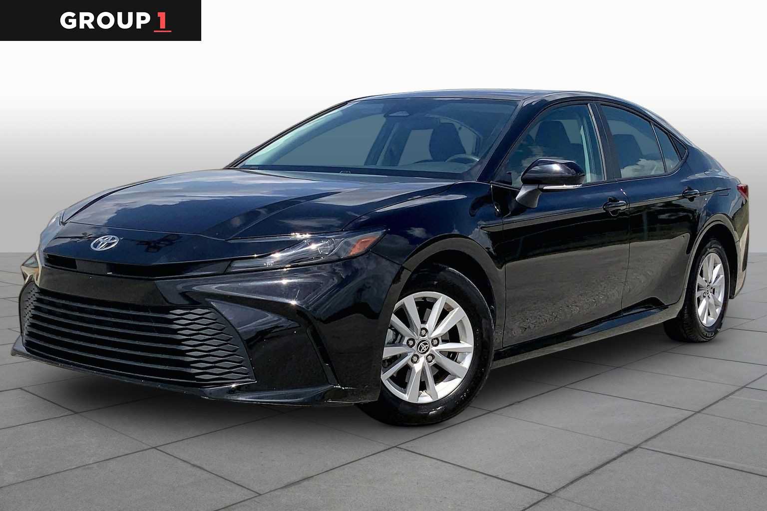 Used 2025 Toyota Camry LE FWD image 1