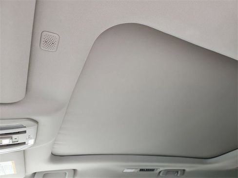 Used 2022 Toyota Highlander Platinum image 19