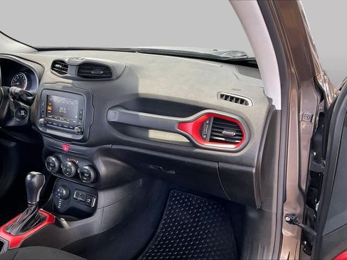 Used 2016 Jeep Renegade Trailhawk AWD/4WD image 19