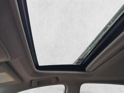 Used 2018 Toyota RAV4 XLE FWD image 12