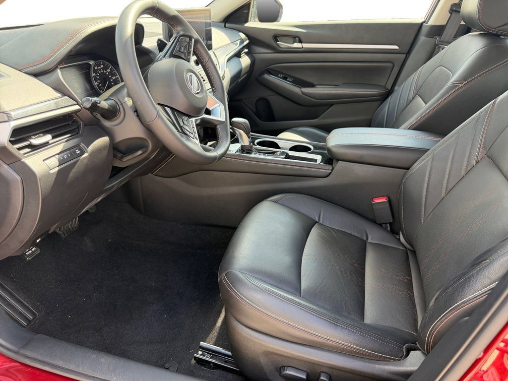 Used 2024 Nissan Altima 2.5 SR w/ SR Premium Package FWD image 10