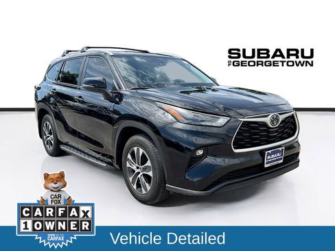 Used 2024 Toyota Highlander XLE AWD/4WD image 1