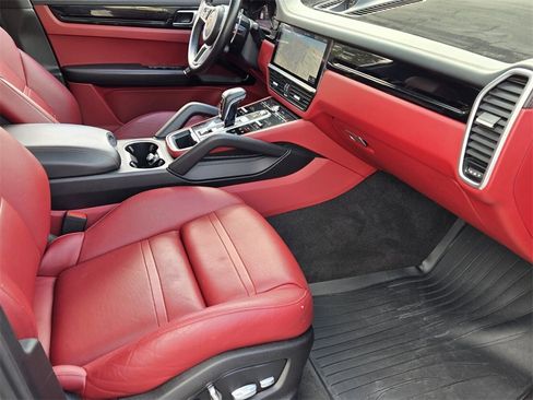 Used 2020 Porsche Cayenne S image 16