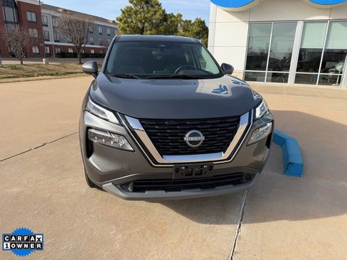 Used 2023 Nissan Rogue SV image 1
