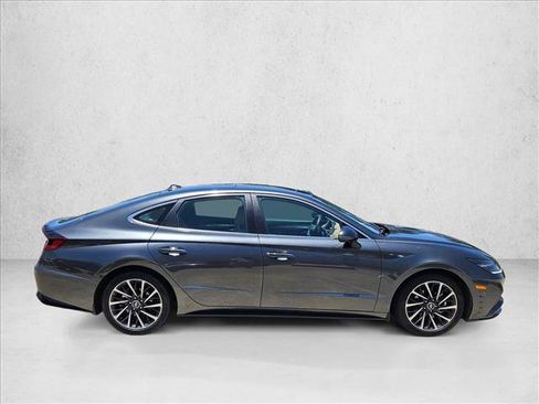 Used 2023 Hyundai Sonata Limited w/ Preferred Accessory Package FWD image 4