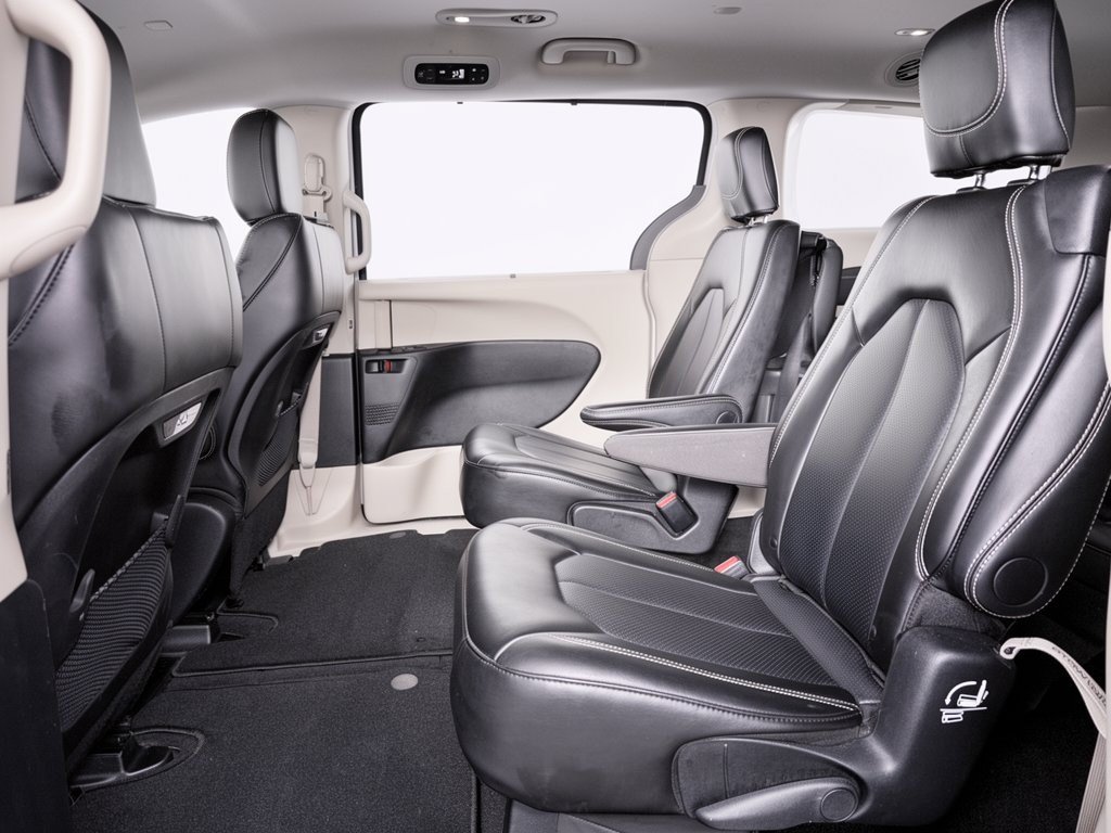 Used 2024 Chrysler Pacifica Touring-L FWD image 25