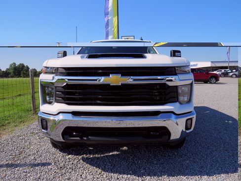 Used 2025 Chevrolet Silverado 2500 LT AWD/4WD image 4
