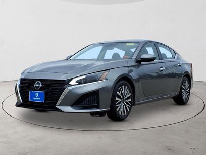 Used 2023 Nissan Altima 2.5 SV