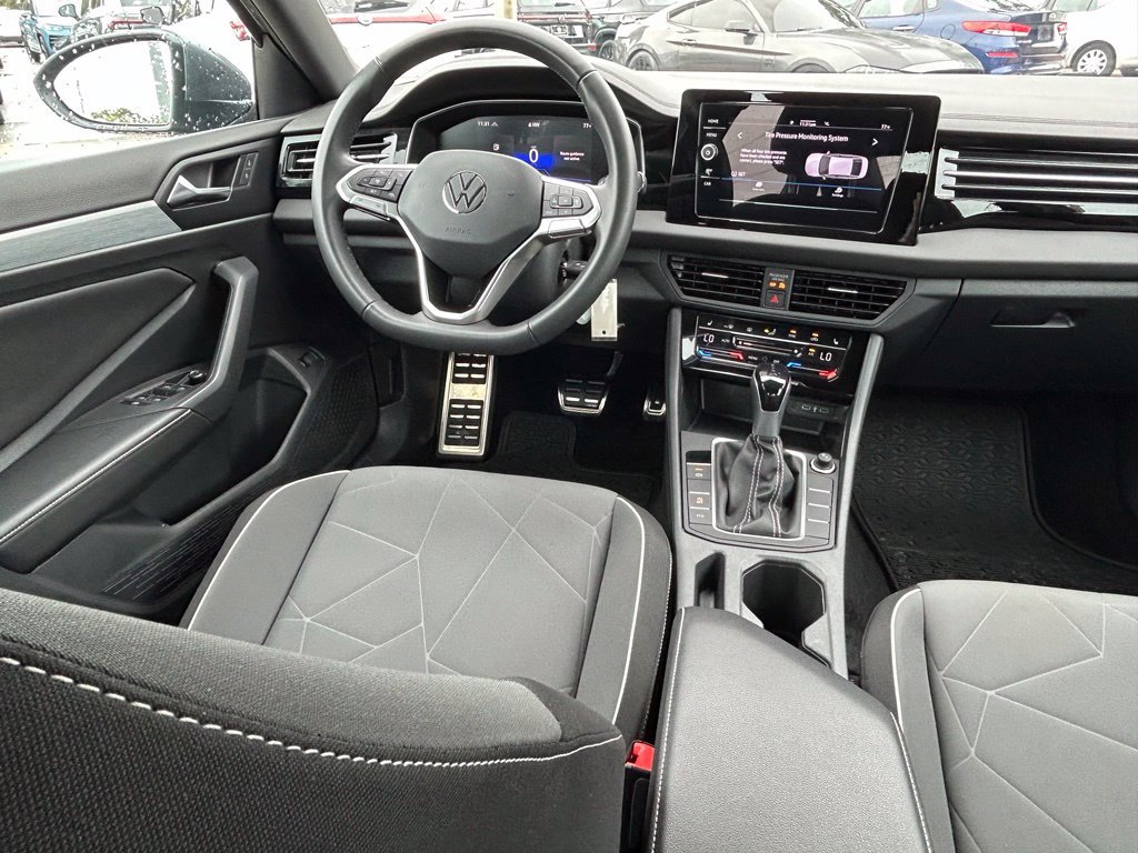 Used 2026 Volkswagen Jetta SE FWD image 9