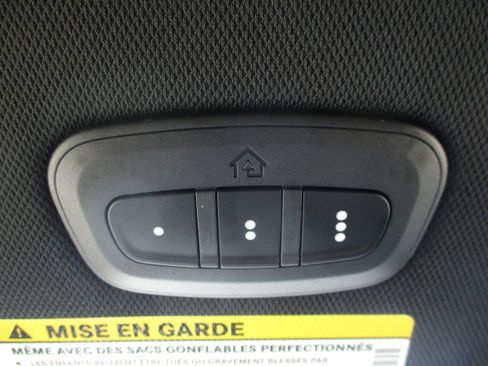 Used 2025 Chrysler Pacifica Select image 31