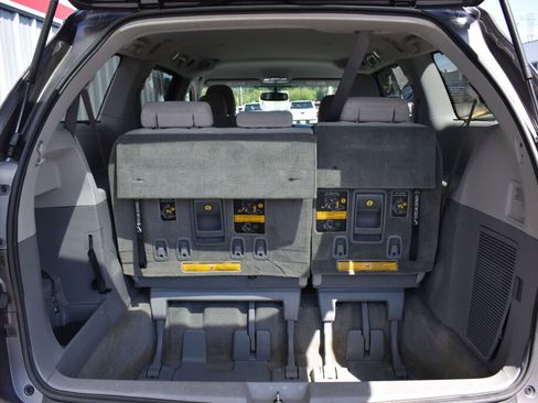 Used 2014 Toyota Sienna LE FWD image 21