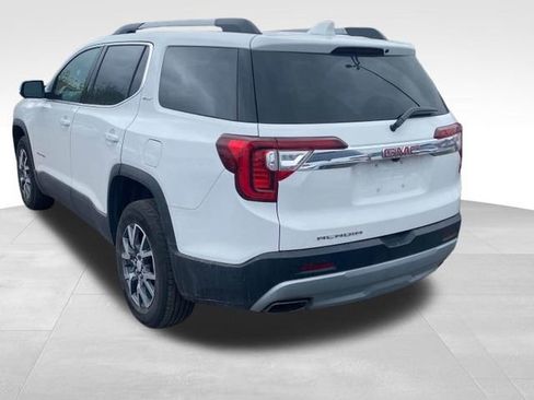 Used 2023 GMC Acadia SLT FWD image 2