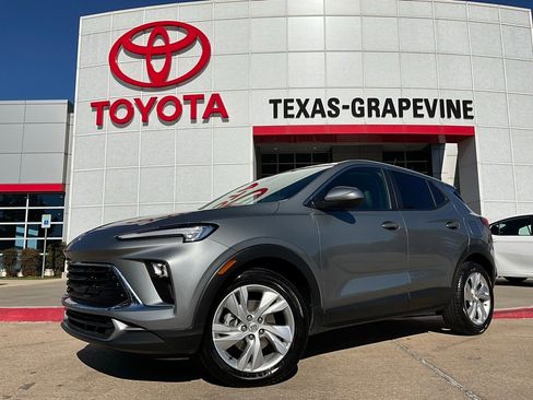 Used 2025 Buick Encore GX Preferred image 2