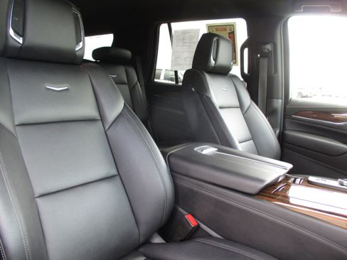 Used 2024 Cadillac Escalade Luxury image 40