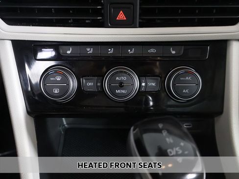 Used 2023 Volkswagen Jetta SE w/ Panoramic Sunroof Package FWD image 7