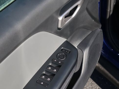 New 2025 Kia K4 LXS image 17