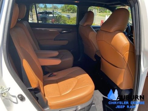 Used 2020 Toyota Highlander Platinum AWD/4WD image 14