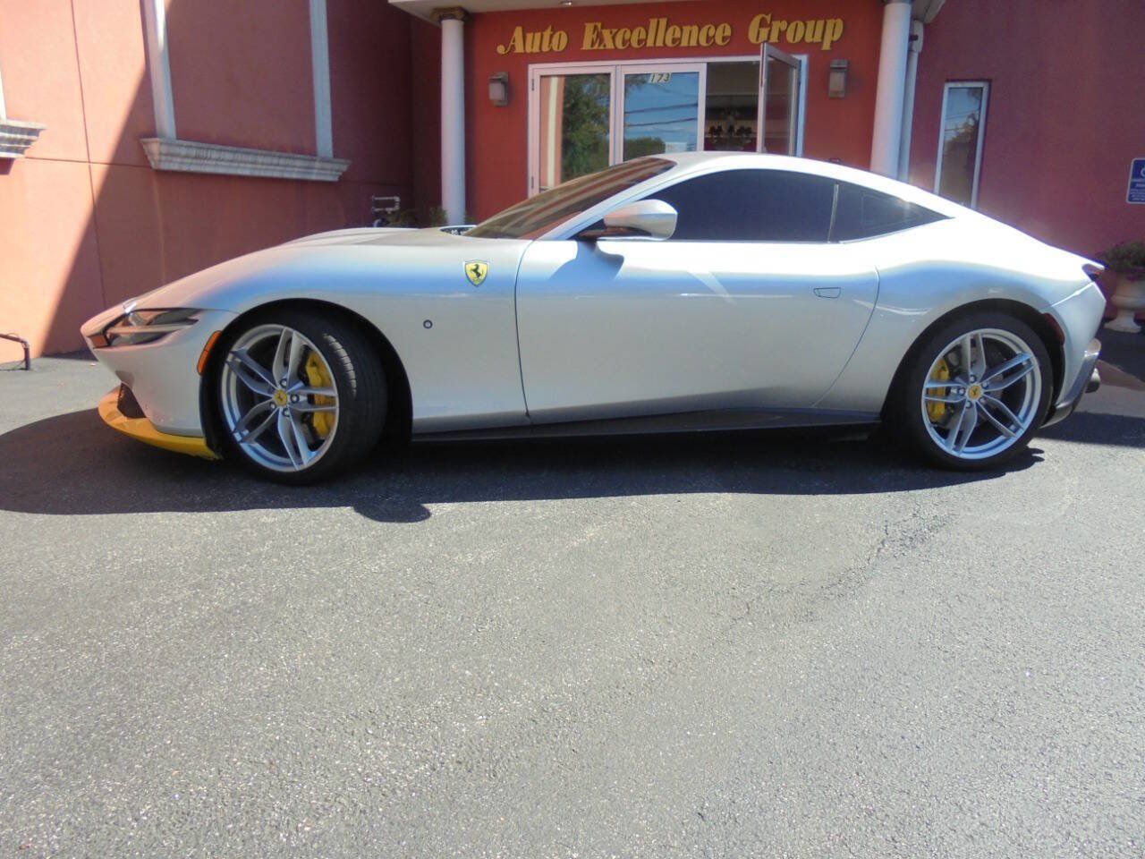 Used 2021 Ferrari Roma RWD image 6