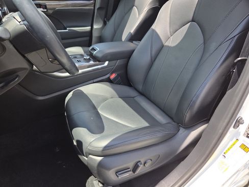 Used 2020 Toyota Highlander Limited AWD/4WD image 32