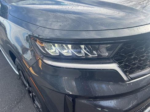 Used 2022 Kia Sorento EX image 2