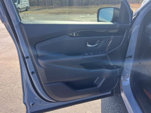 Certified 2025 Honda Pilot TrailSport image 26