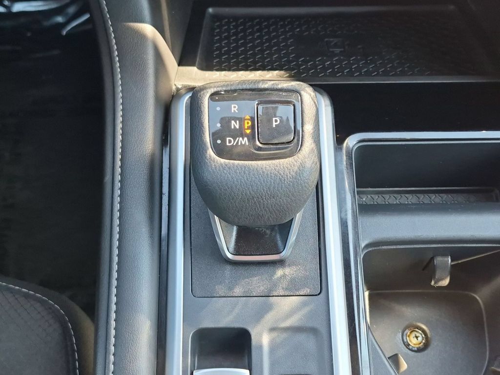 Used 2025 Nissan Pathfinder SL AWD/4WD image 27