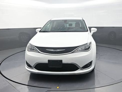 Used 2018 Chrysler Pacifica Touring Plus w/ Tire & Wheel Group FWD image 2
