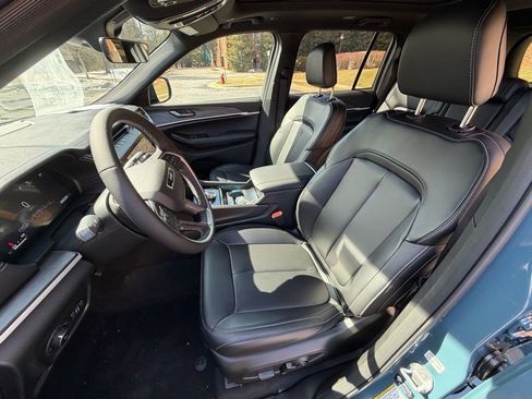 New 2026 Jeep Grand Cherokee Limited w/ Limited Altitude Package AWD/4WD image 14