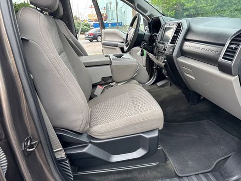 Used 2017 Ford F250 XLT w/ XLT Premium Package AWD/4WD image 44