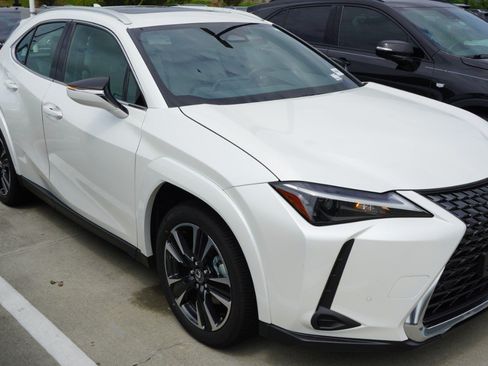 Used 2025 Lexus UX 300h FWD w/ Accessory Package (Z1) image 3