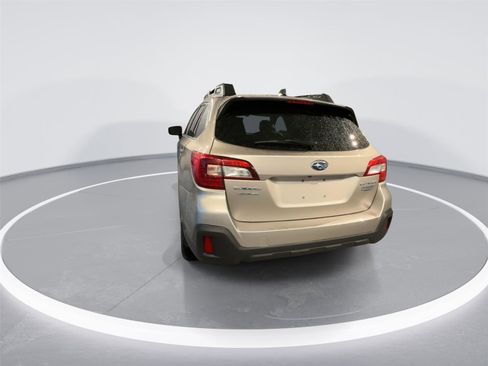 Used 2019 Subaru Outback 2.5i Premium image 7