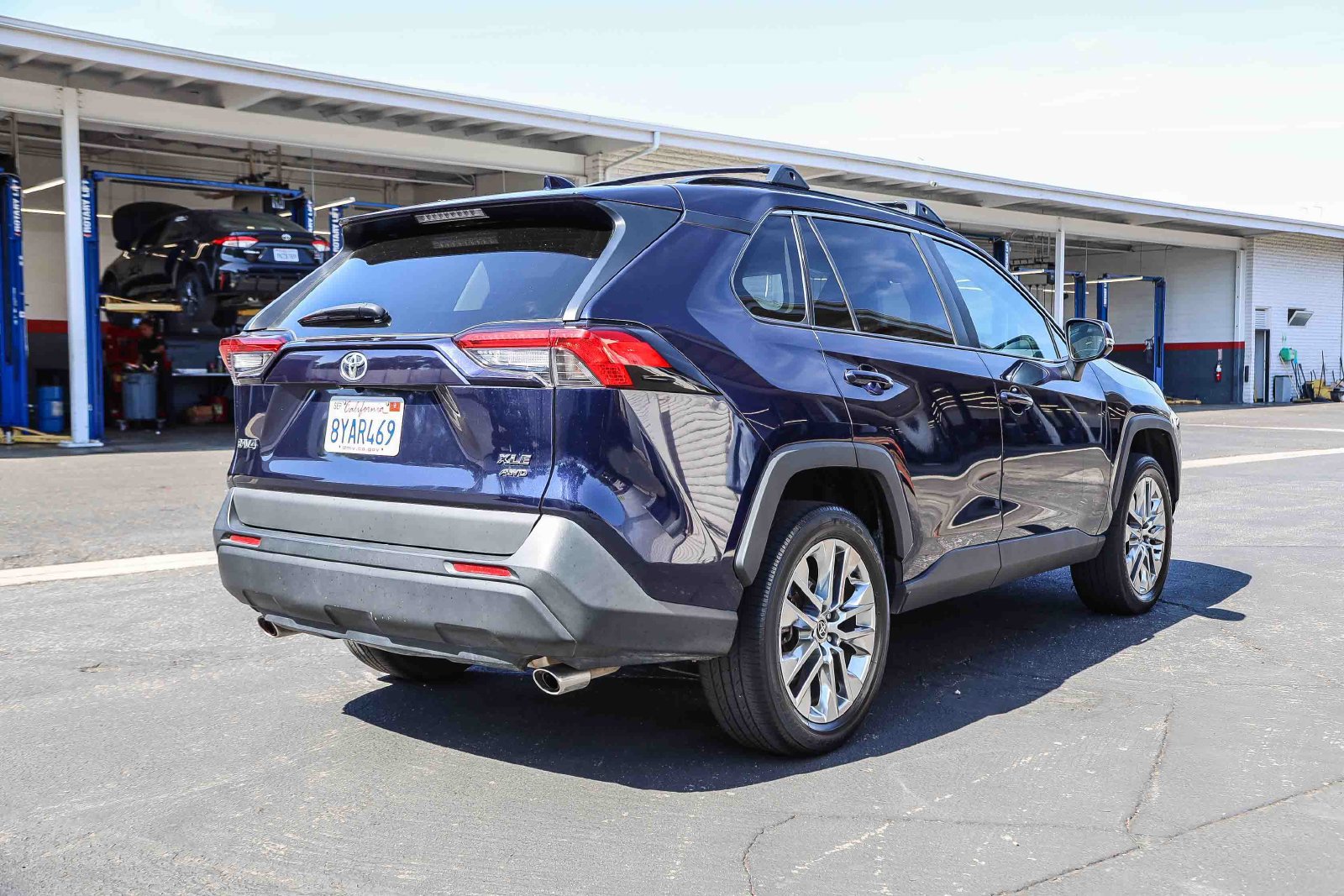 Certified 2021 Toyota RAV4 XLE Premium AWD/4WD image 4
