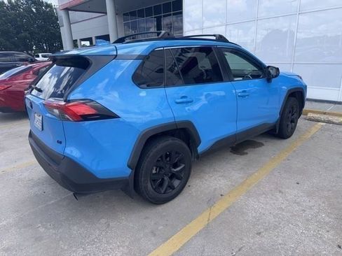 Used 2021 Toyota RAV4 LE FWD image 8