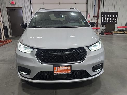 New 2026 Chrysler Pacifica Limited w/ S Appearance Package image 7