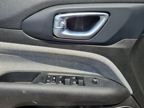 Used 2024 Jeep Compass Latitude AWD/4WD image 6