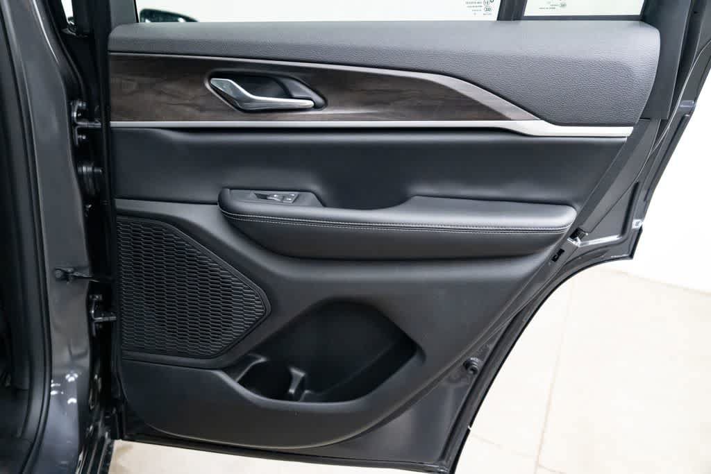New 2026 Jeep Grand Cherokee Altitude AWD/4WD image 31