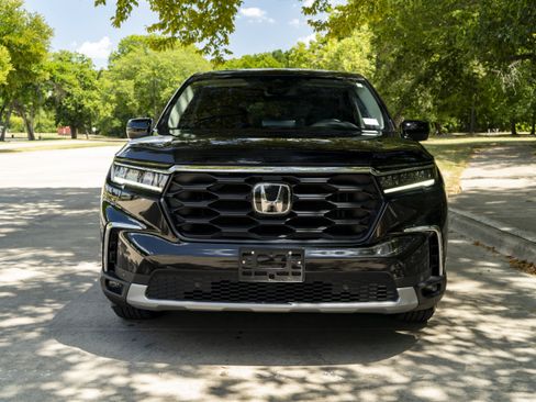 Used 2025 Honda Pilot EX-L image 3