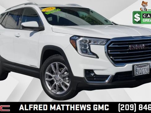 Used 2024 GMC Terrain SLT image 1