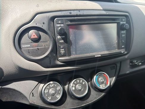 Used 2017 Toyota Yaris L image 22
