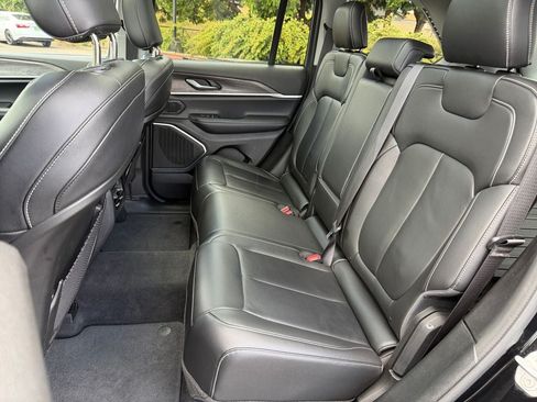 Used 2022 Jeep Grand Cherokee Limited AWD/4WD image 33