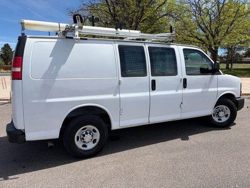 Used 2015 Chevrolet Express 2500 RWD image 4