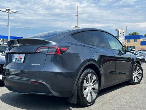 Used 2024 Tesla Model Y Long Range AWD/4WD image 12