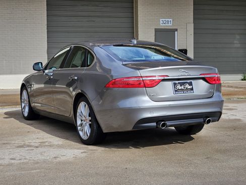 Used 2017 Jaguar XF Prestige image 4