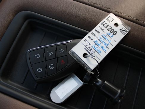 Used 2023 Chevrolet Tahoe High Country image 33