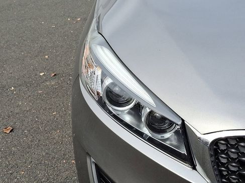 Used 2017 Kia Sorento LX image 9