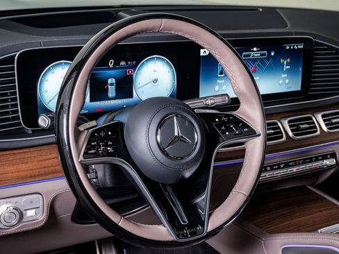 Used 2026 Mercedes-Benz Maybach GLS 600 4MATIC image 31