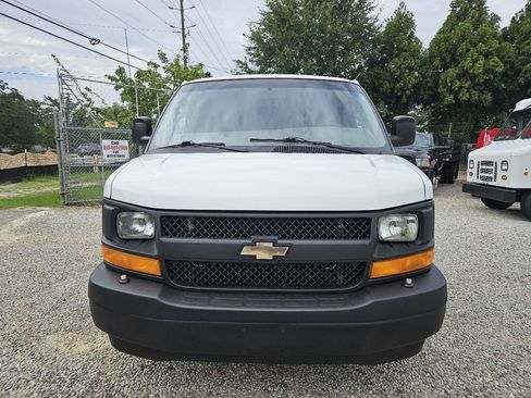 Used 2017 Chevrolet Express 2500 RWD image 8