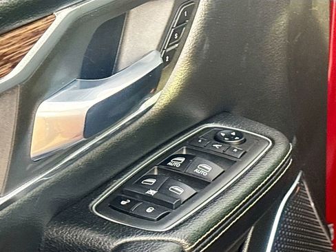 Used 2019 RAM 1500 Laramie AWD/4WD image 17