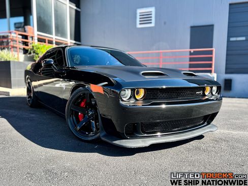 Used 2020 Dodge Challenger SRT Hellcat image 1