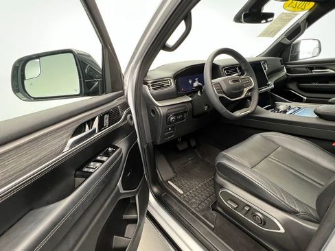 Used 2023 Jeep Wagoneer Series III w/ Premium Group I AWD/4WD image 26